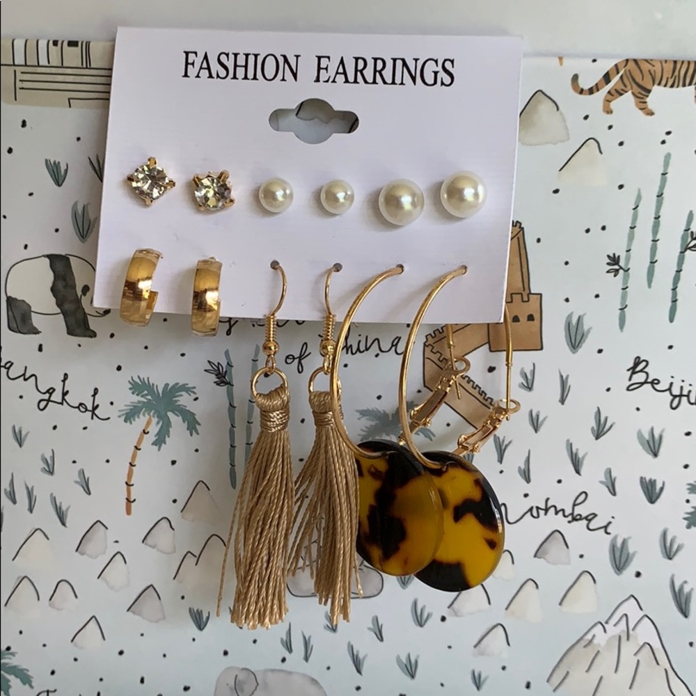 3/$25 🥃Set of 6 earrings🥃